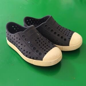 Native Kids Shoes sz 8